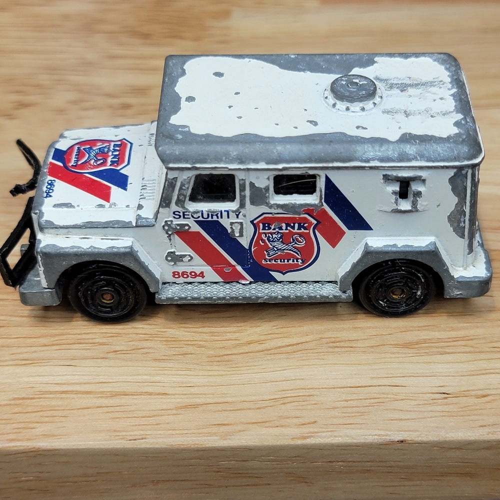Majorette 204 White Blue Bank Security Toy Jeep 8694Brand: MajoretteVehicle M